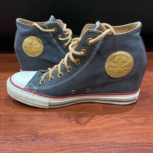 Converse Chuck Taylors Lux Wedge Hidden Heel Sneakers Womens sz 10 Blue Suede